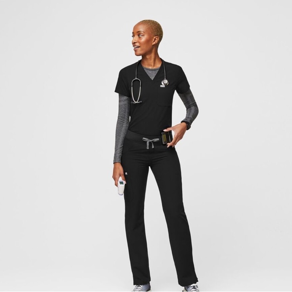 Figs Catarina One Pocket Scrub Top and Kade Cargo Scrub Pants